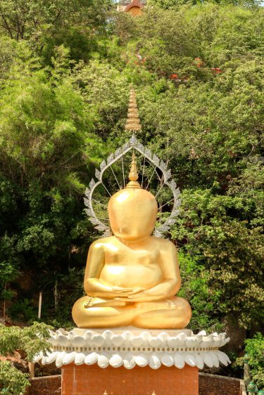 The Giant Faceless Buddha: Phra Pakhawambodi